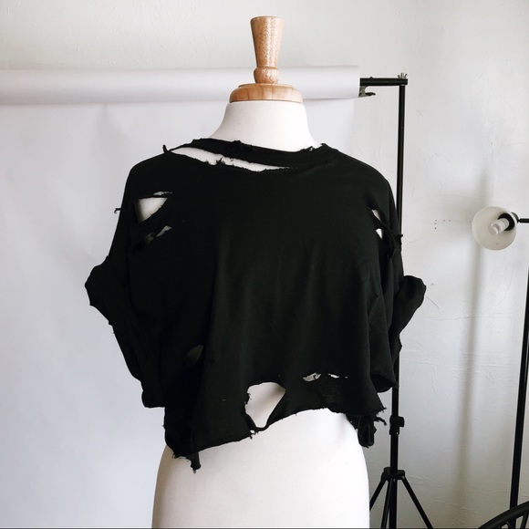 NEW 🥀 Cropped Distressed Tee’s - Picture 5 of 5